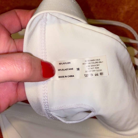 White bikini - Picture 2 of 3